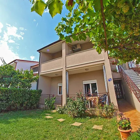 With Big Garden 439 Fažana